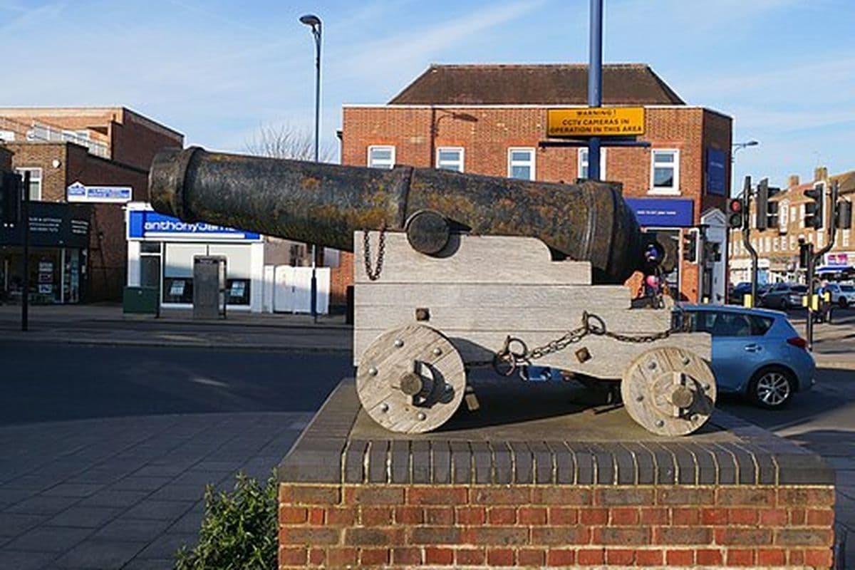 The cannon on Welling High Street