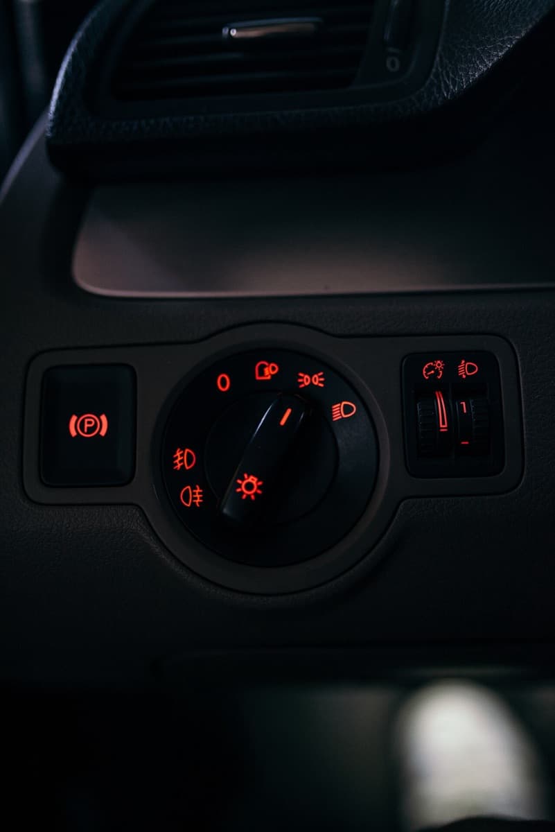 A rotary light switch with the rear fog light symbol
