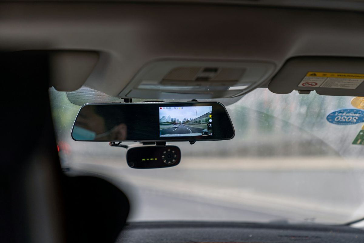 Dash cam fitted behind the rear-view mirror